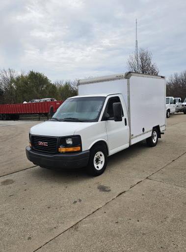 Camion usagé avec fourgon 2013 10 pi à vendre