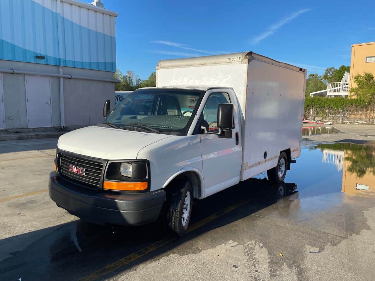 Camión con caja de 201210 ft usado a la venta