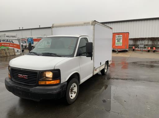 Camion usagé avec fourgon 2013 10 pi à vendre