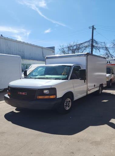 Camion usagé avec fourgon 2013 10 pi à vendre