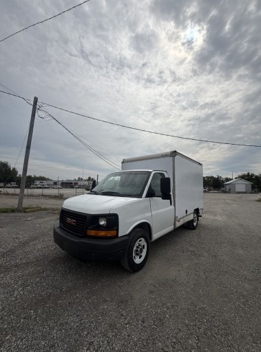 Camión con caja de 201310 ft usado a la venta