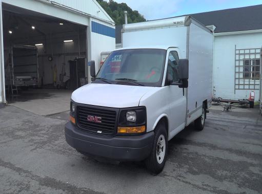 Camion usagé avec fourgon 2013 10 pi à vendre