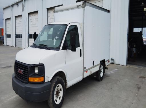 Camion usagé avec fourgon 2013 10 pi à vendre