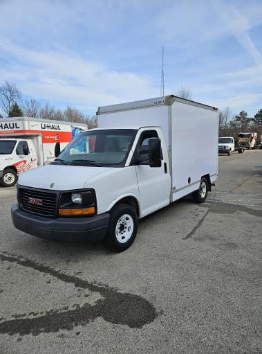Camion usagé avec fourgon 2012 10 pi à vendre