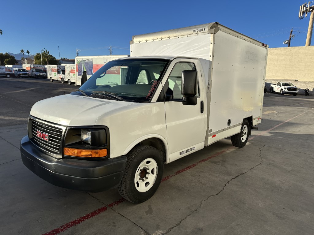 Camión con caja de 201310 ft usado a la venta