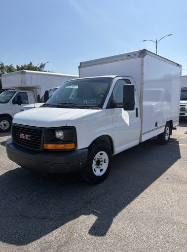 Used 2013 10 ' Box Truck for sale