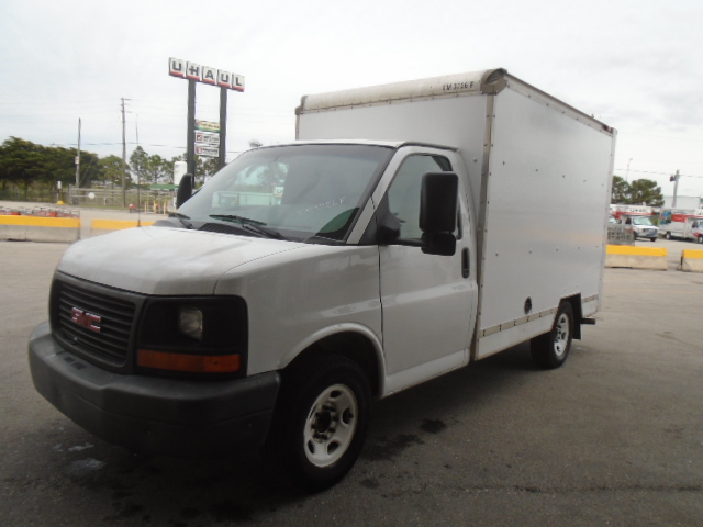 Camion usagé avec fourgon 2012 10 pi à vendre