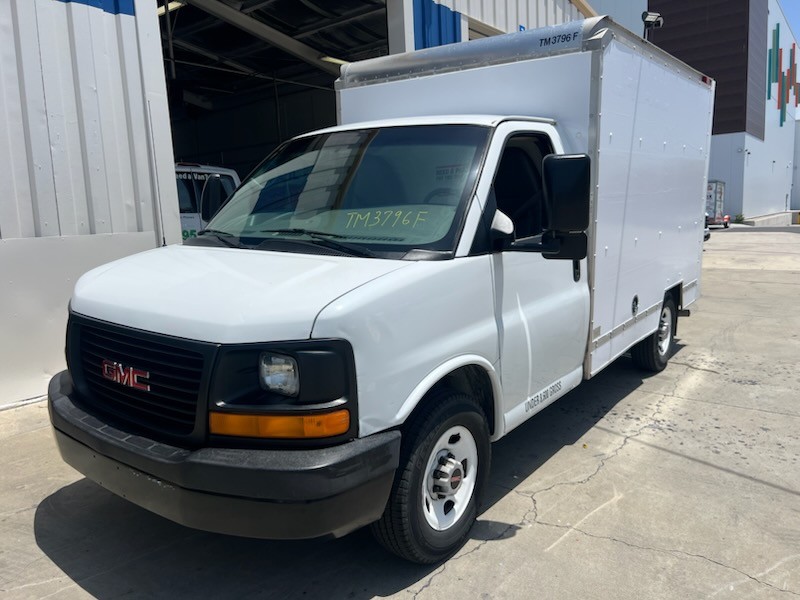 Camión con caja de 201210 ft usado a la venta