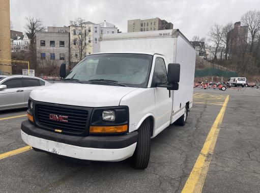Camión con caja de 201310 ft usado a la venta