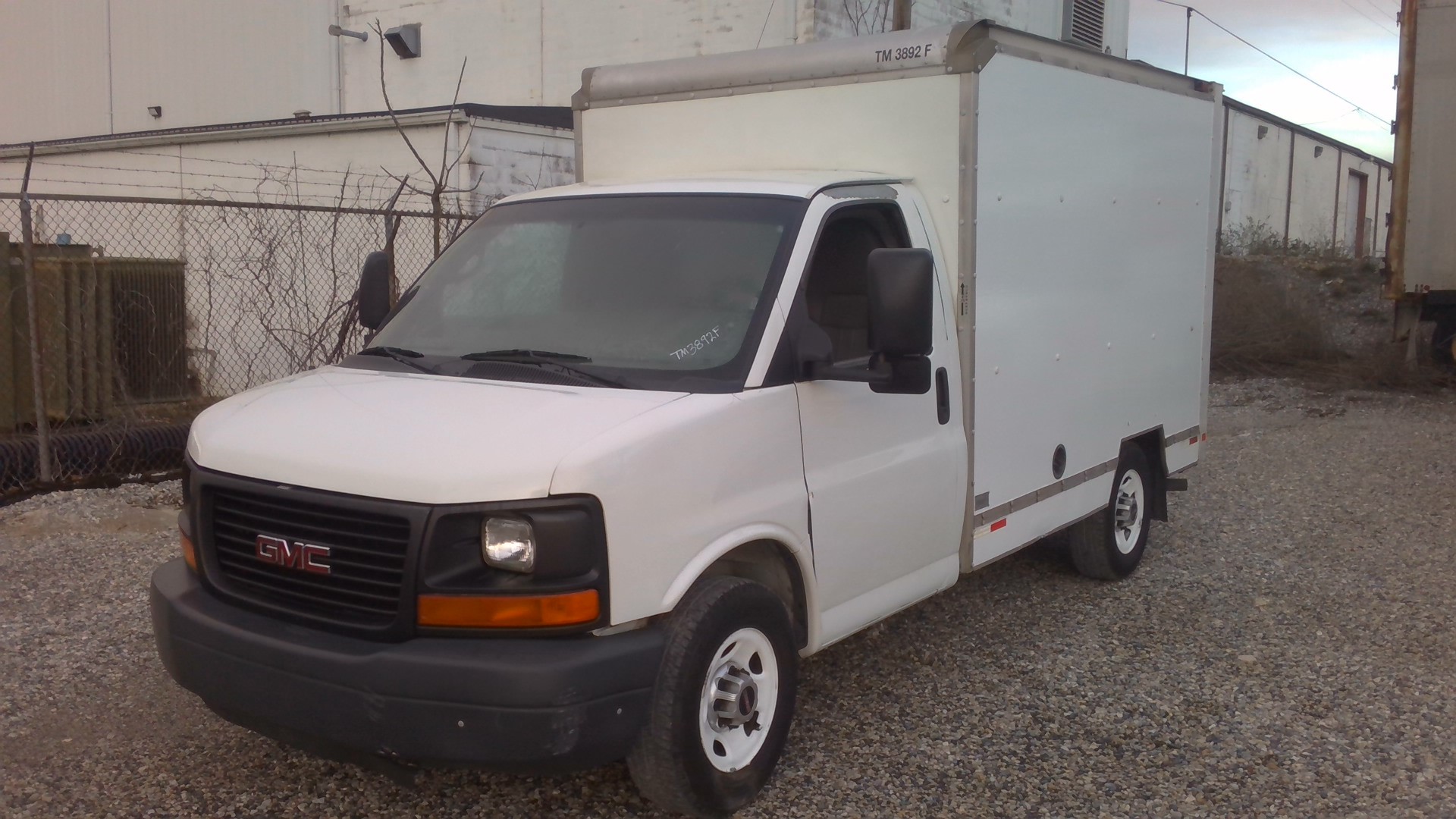 Camion usagé avec fourgon 2012 10 pi à vendre