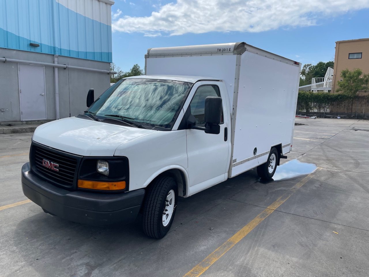 Camión con caja de 201310 ft usado a la venta