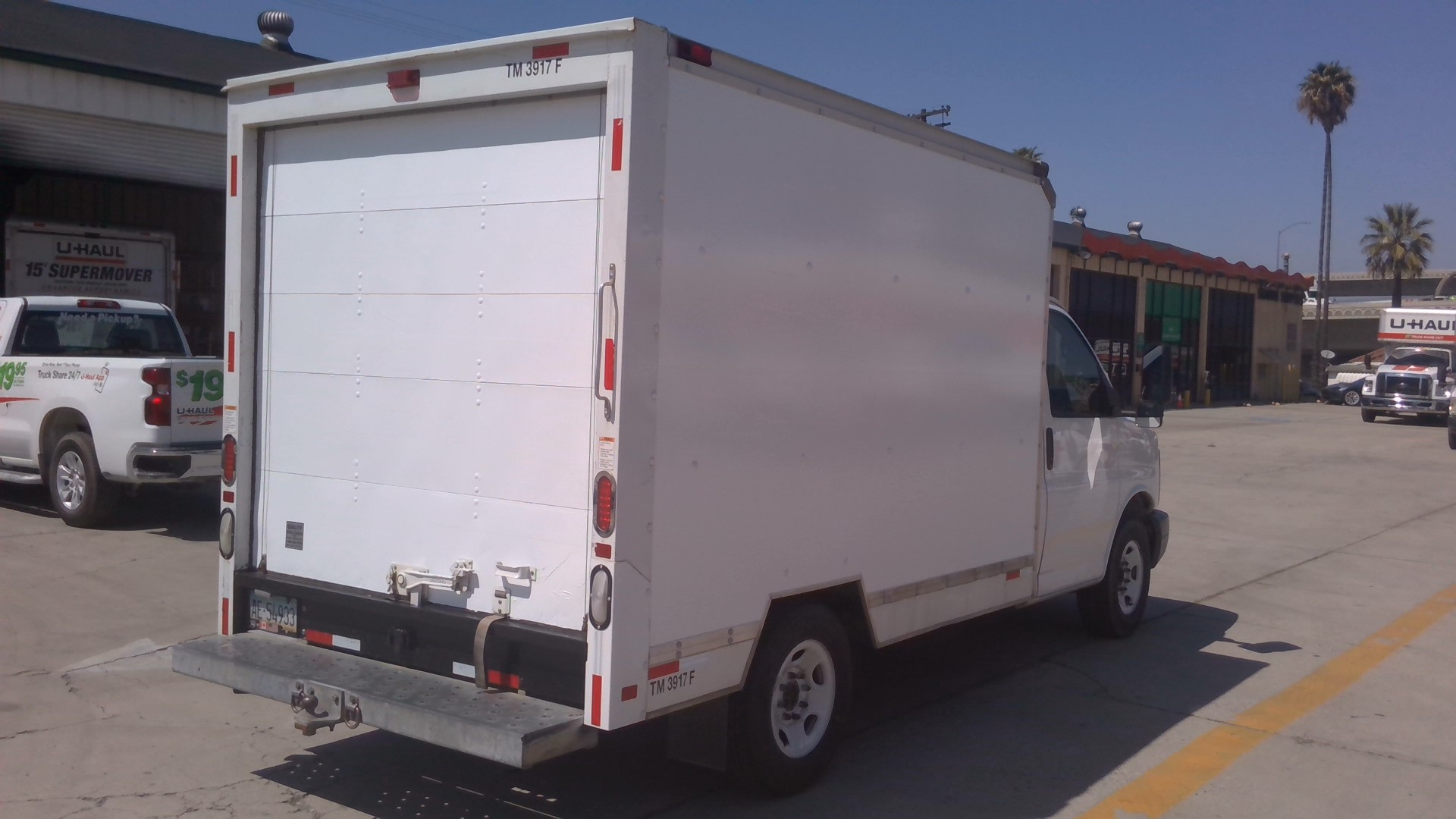 Camión con caja de 10 ft 2012 a la venta en Fontana, CA 92335 | U-Haul  Truck Sales