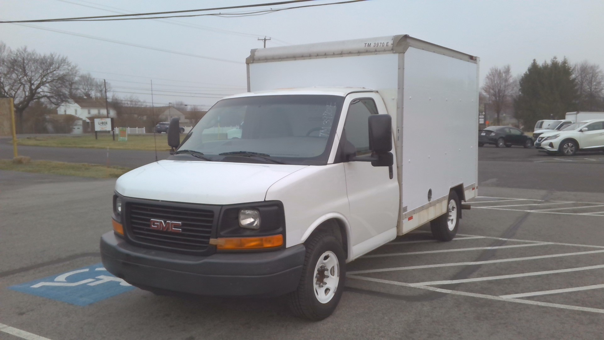 Camion usagé avec fourgon 2013 10 pi à vendre