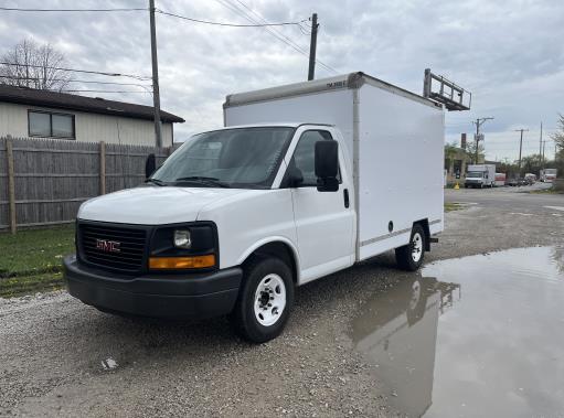 Camión con caja de 201210 ft usado a la venta