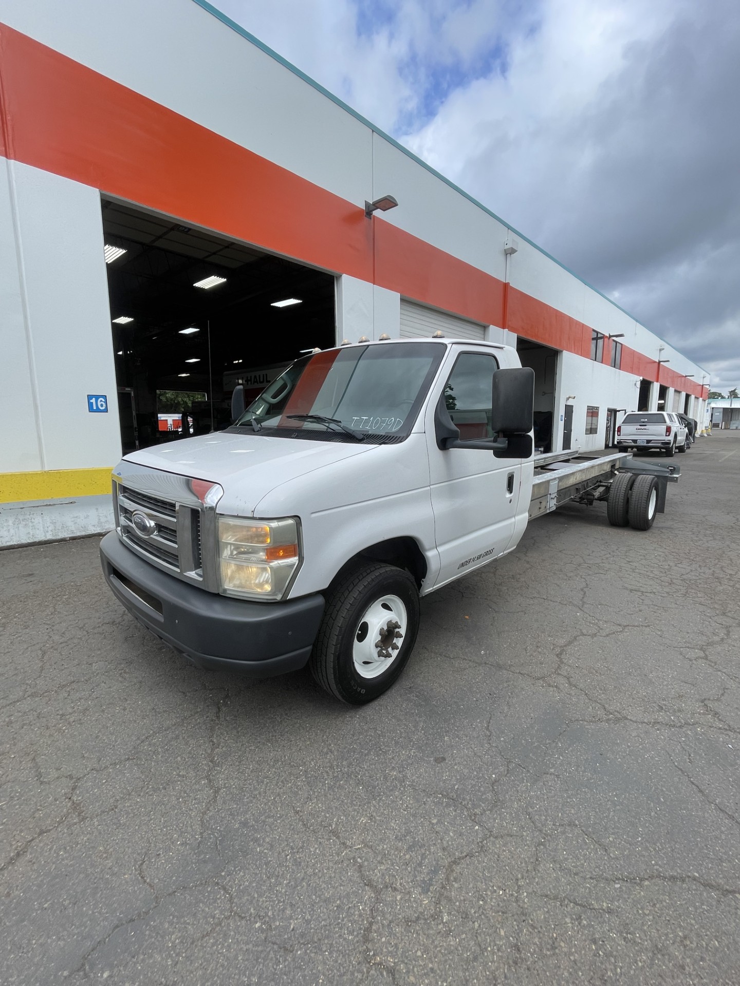 Used 2011 20 ' Cab and Chassis for sale