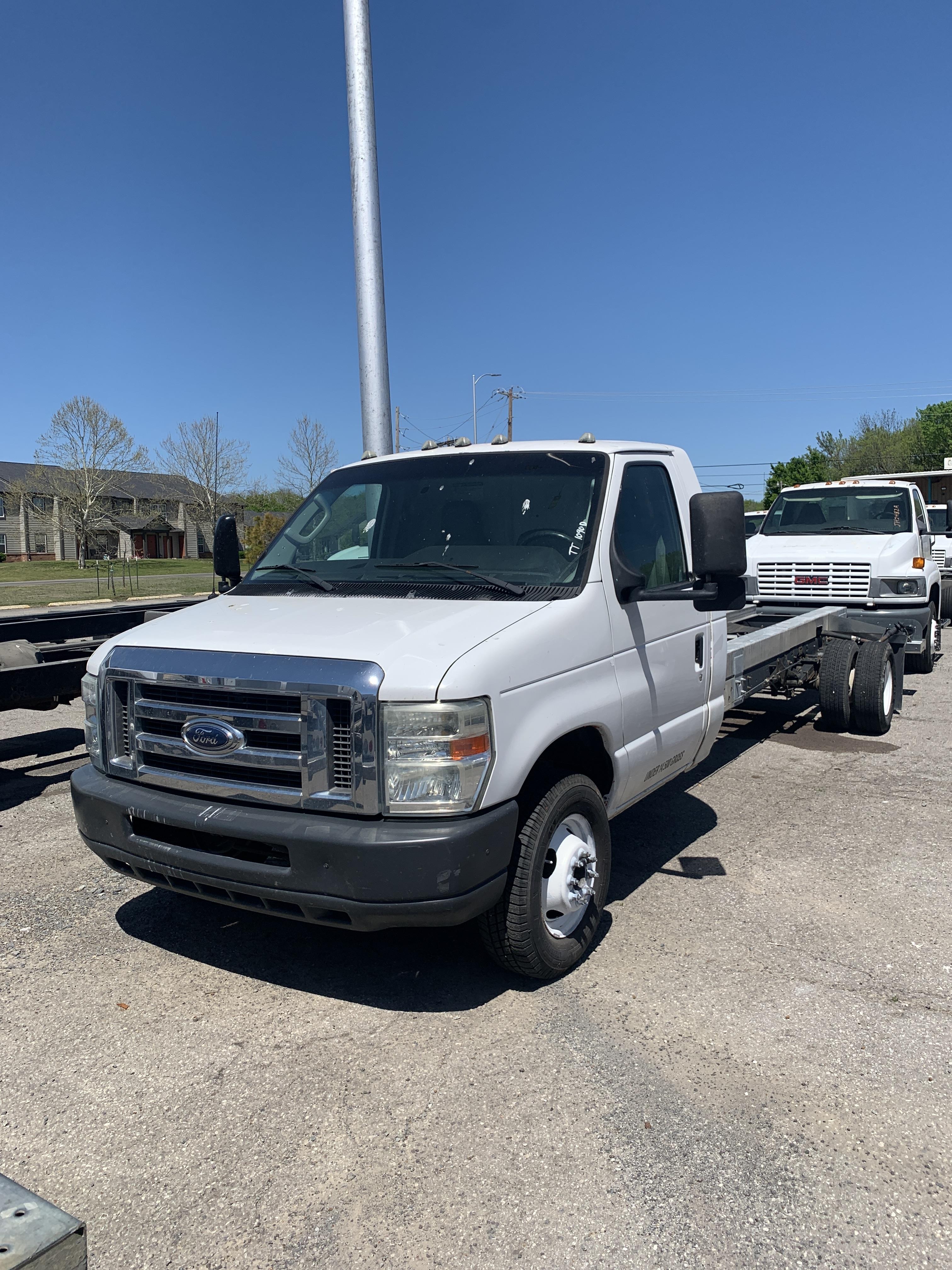 Used 2011 20 ' Cab and Chassis for sale
