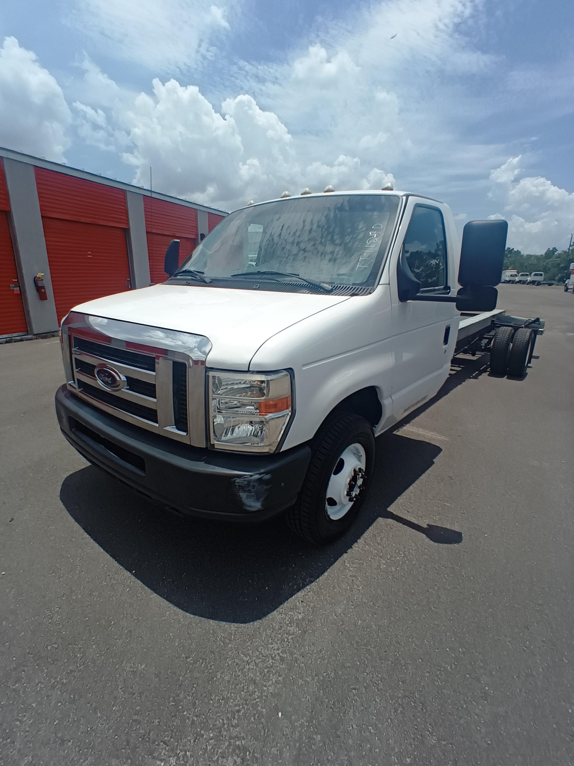 Used 2011 20 ' Cab and Chassis for sale
