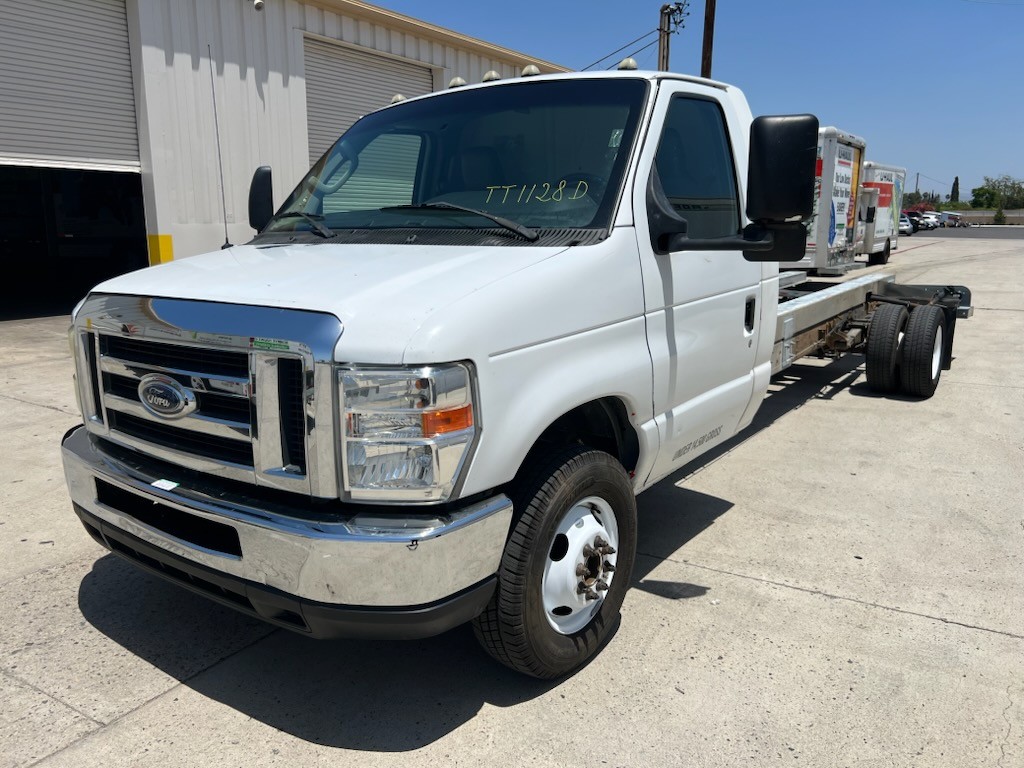 Used 2011 20 ' Cab and Chassis for sale