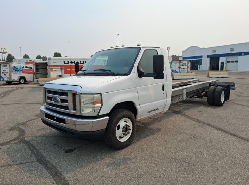 Used 2012 20 ' Cab and Chassis for sale