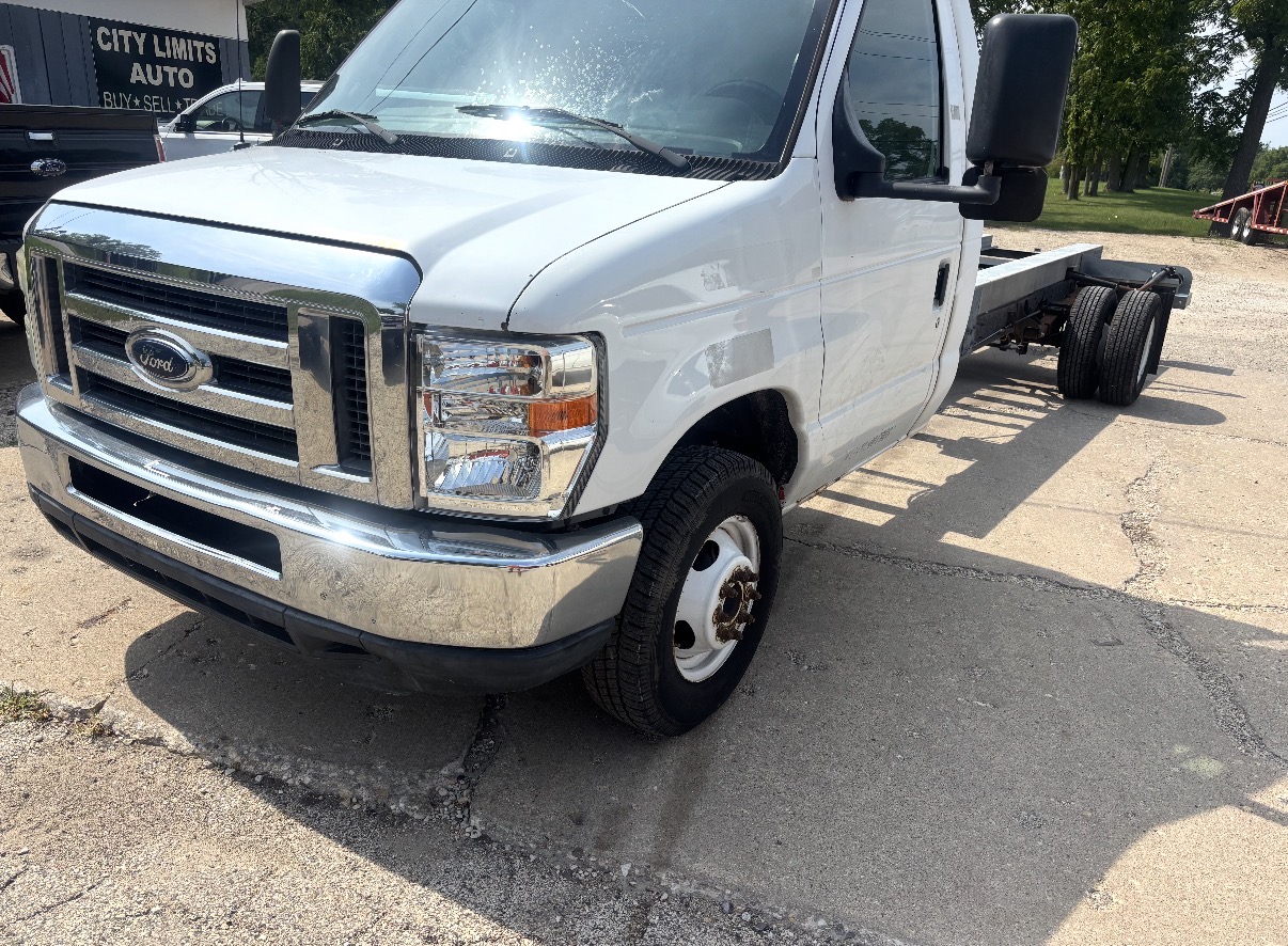 Used 2011 20 ' Cab and Chassis for sale