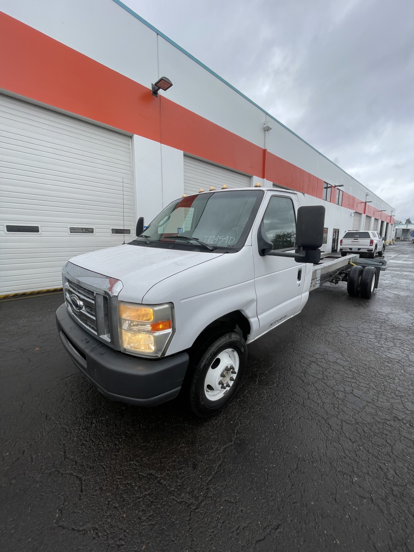 Used 2011 20 ' Cab and Chassis for sale