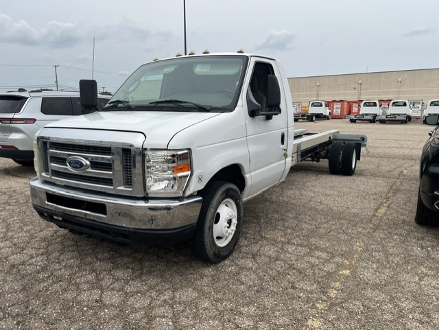 Used 2011 20 ' Cab and Chassis for sale
