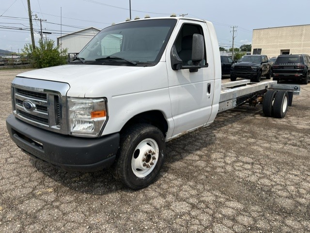 Used 2011 20 ' Cab and Chassis for sale