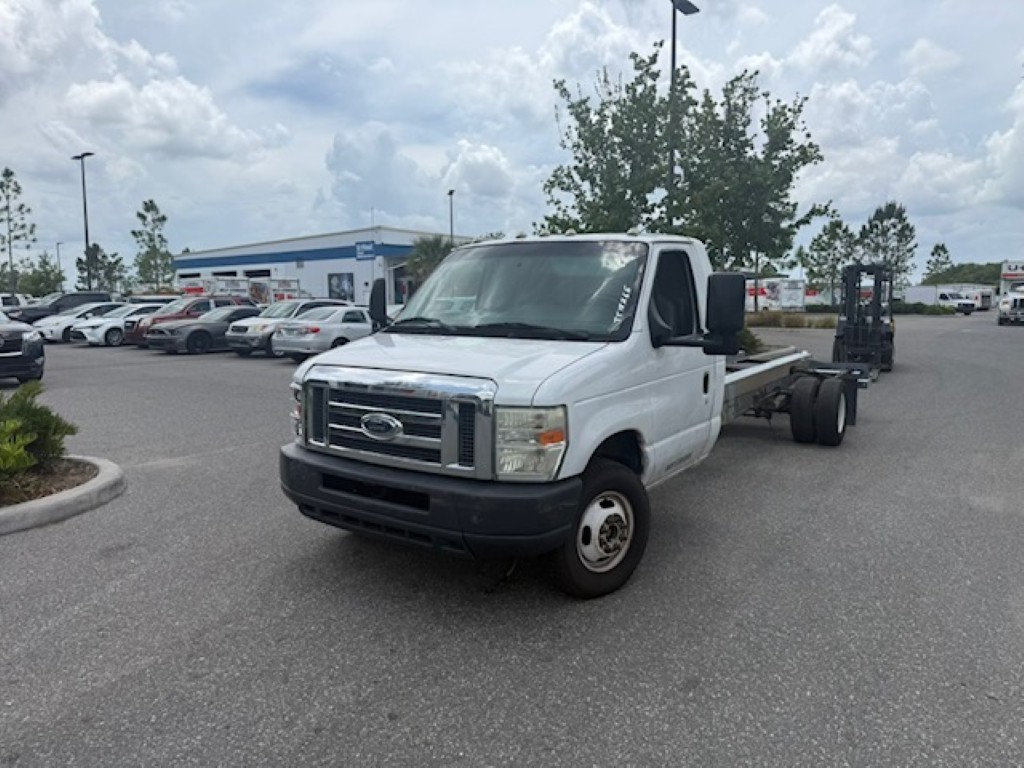 Used 2012 20 ' Cab and Chassis for sale