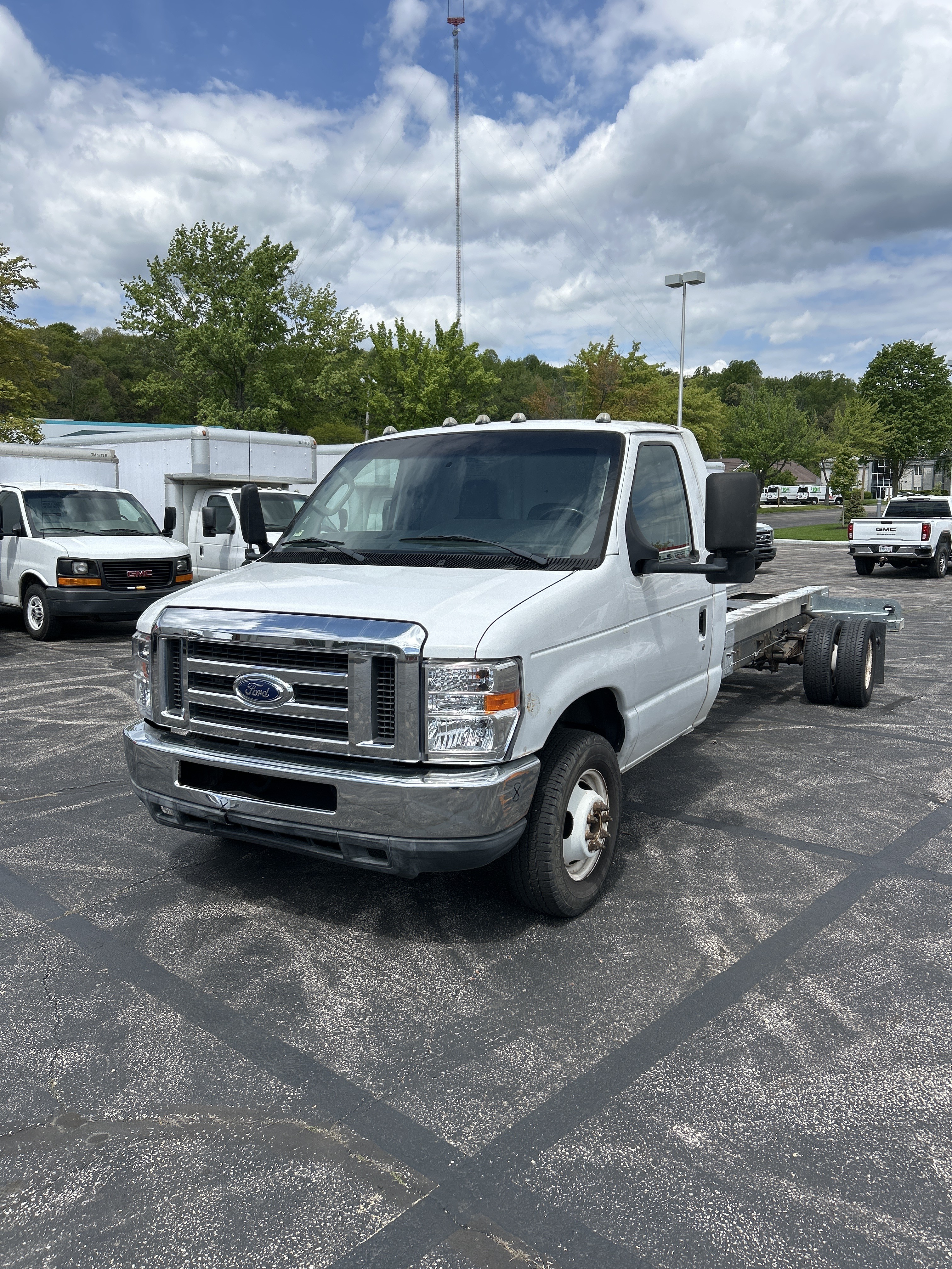 Used 2011 20 ' Cab and Chassis for sale