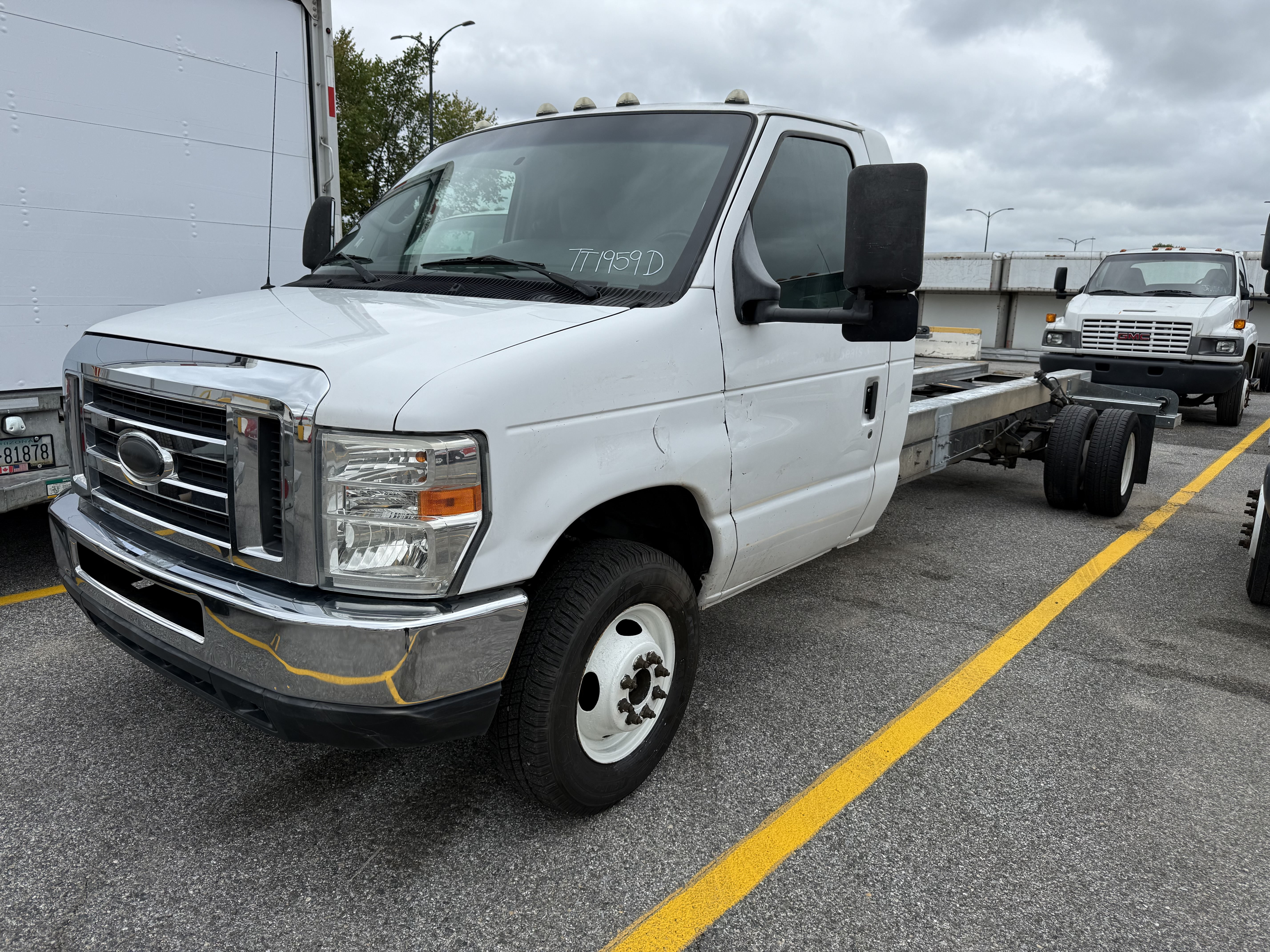 Used 2011 20 ' Cab and Chassis for sale