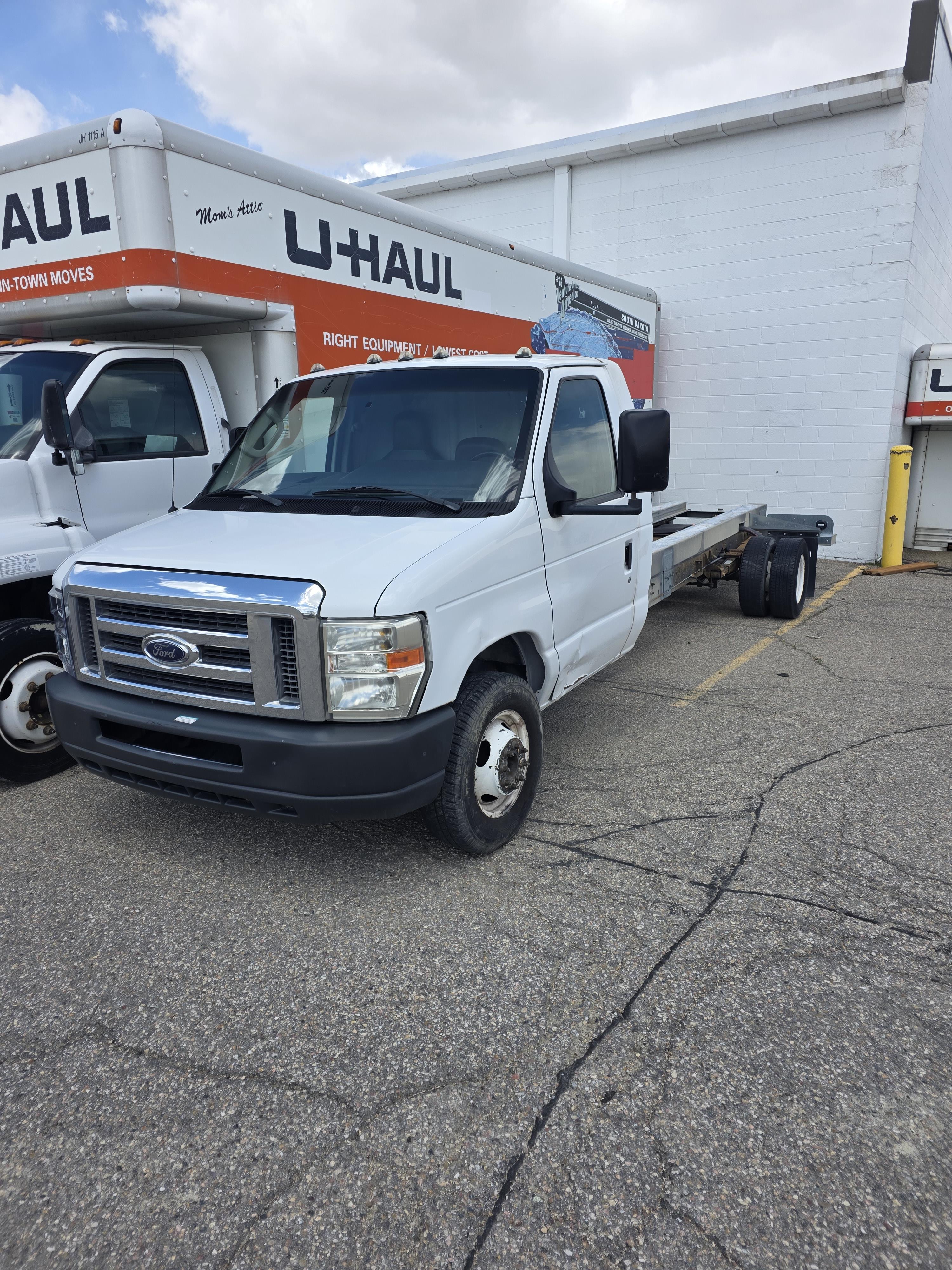 Used 2011 20 ' Cab and Chassis for sale