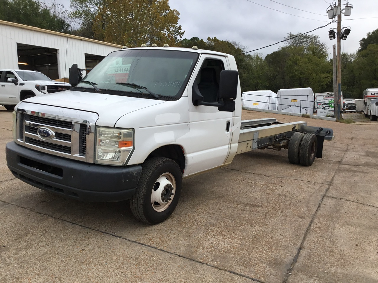 Used 2011 20 ' Cab and Chassis for sale