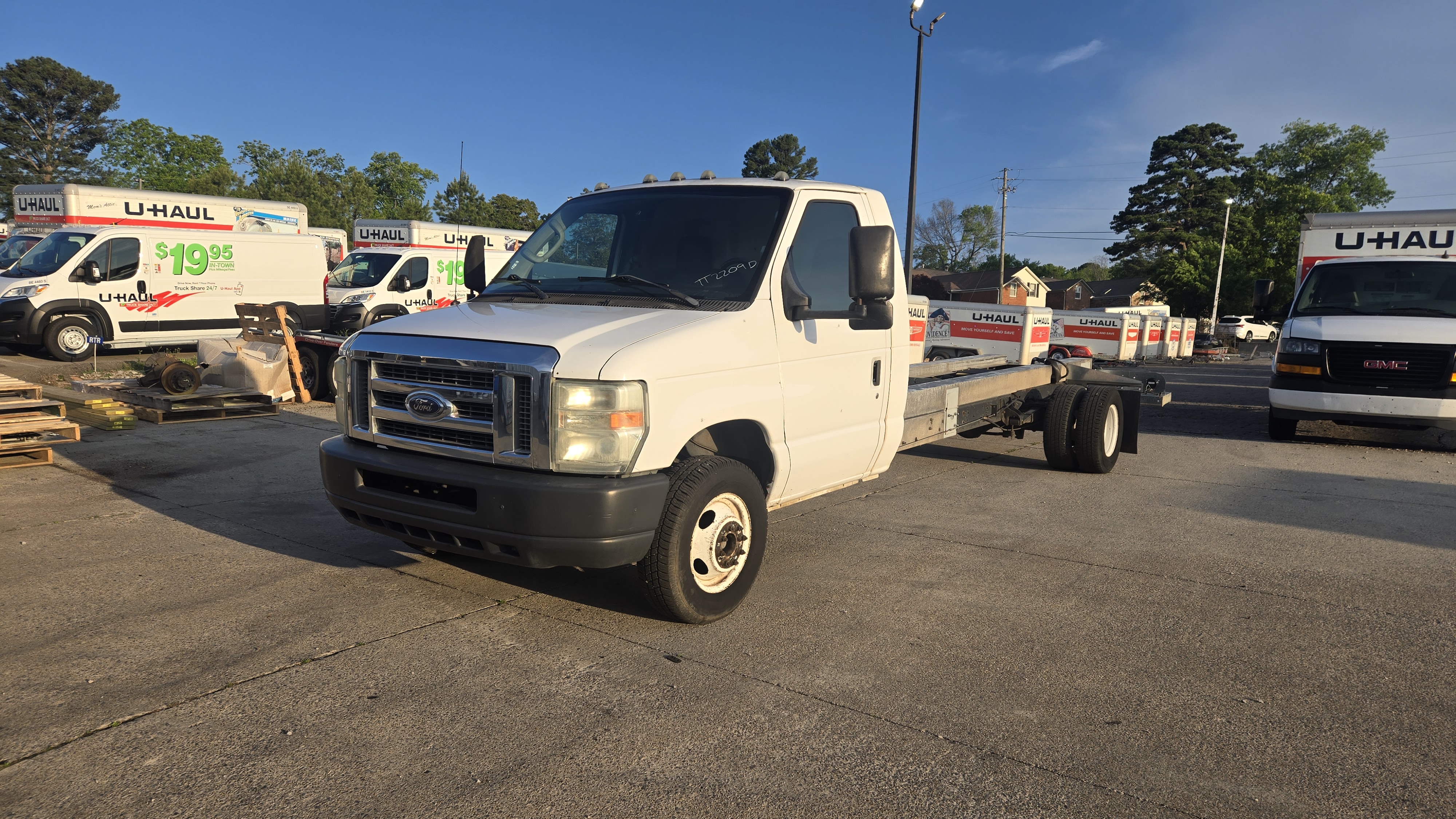 Used 2011 20 ' Cab and Chassis for sale