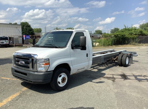 Used 2012 20 ' Cab and Chassis for sale