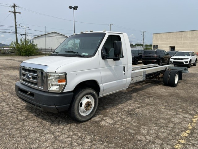 Used 2011 20 ' Cab and Chassis for sale