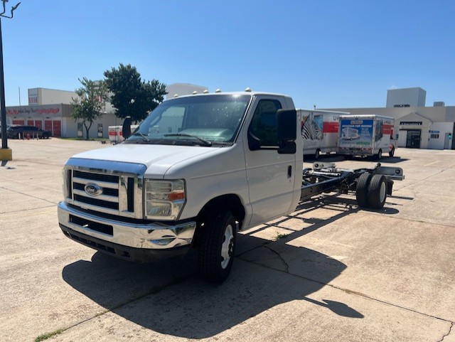 Used 2012 20 ' Cab and Chassis for sale