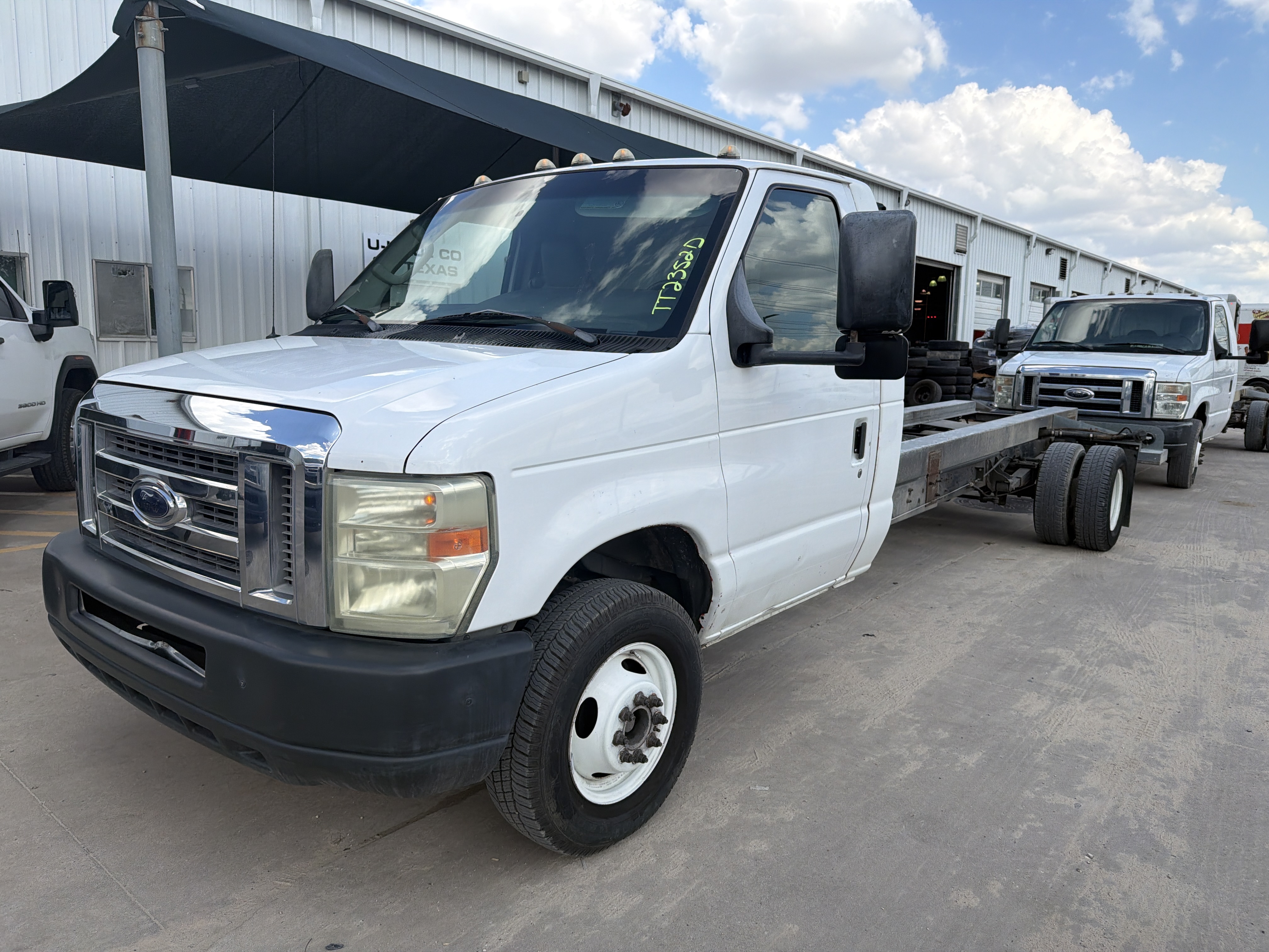 Used 2011 20 ' Cab and Chassis for sale