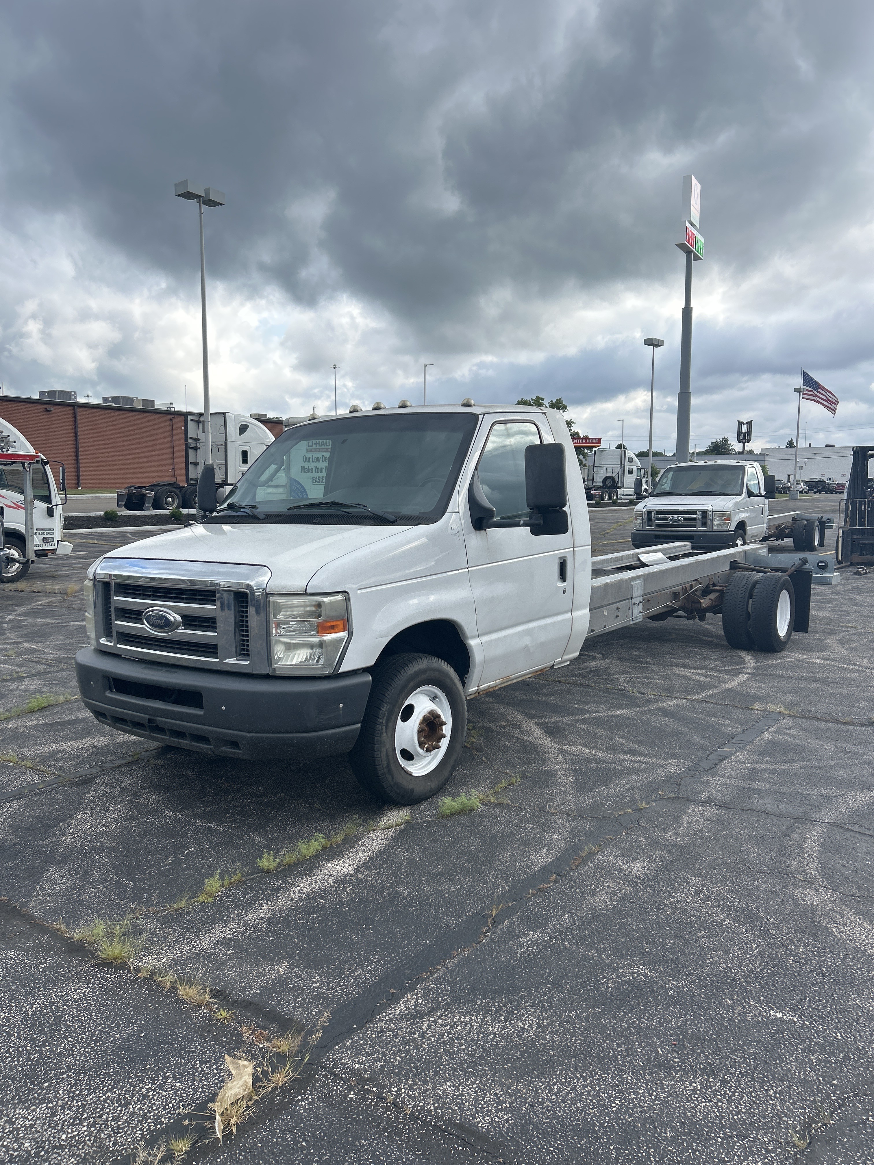 Used 2011 20 ' Cab and Chassis for sale