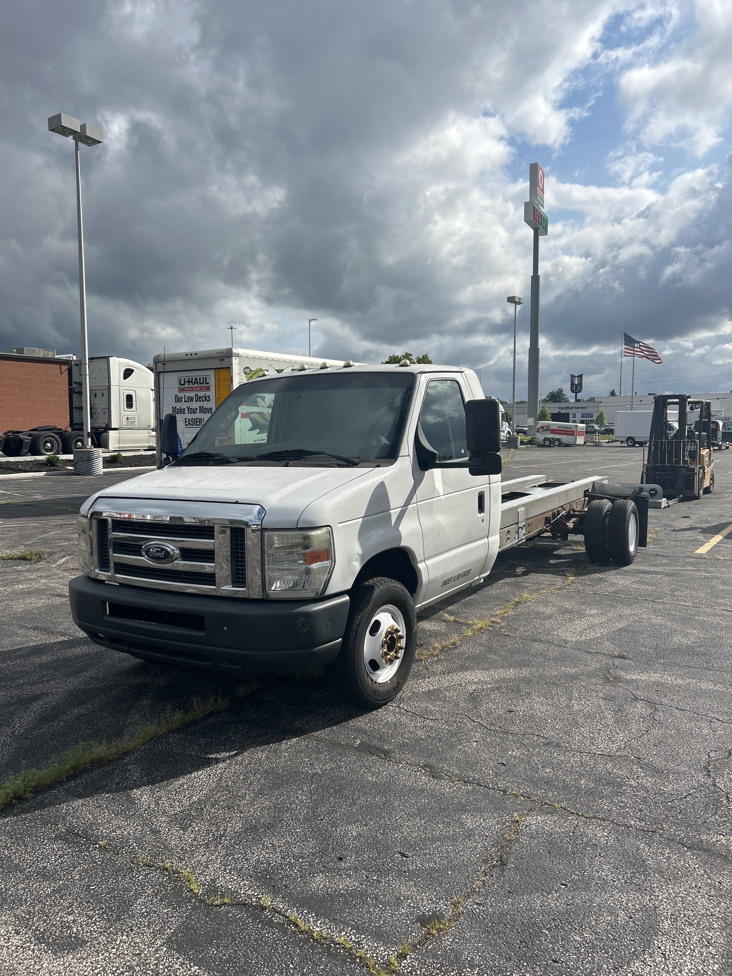 Used 2011 20 ' Cab and Chassis for sale