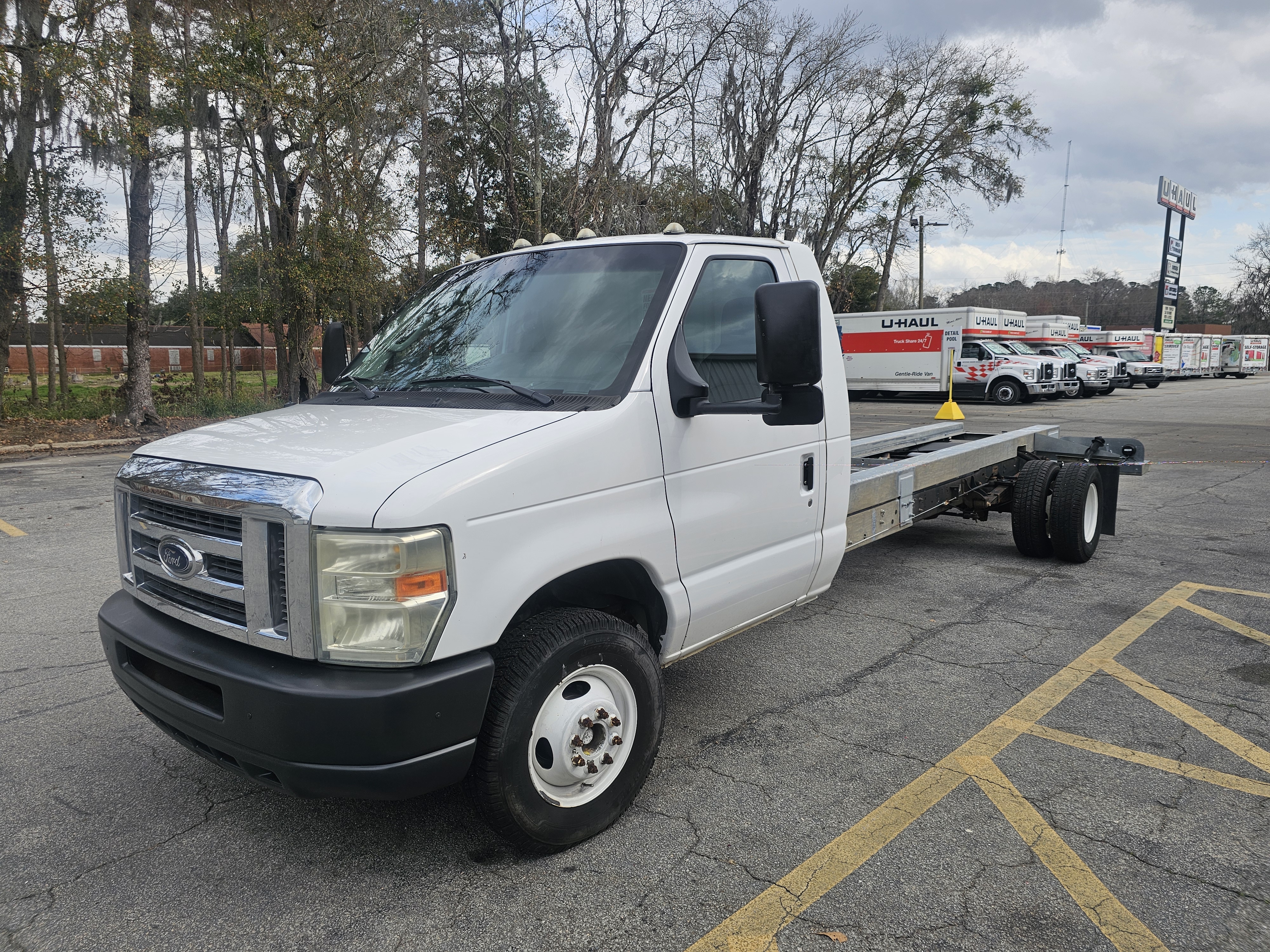Used 2011 20 ' Cab and Chassis for sale