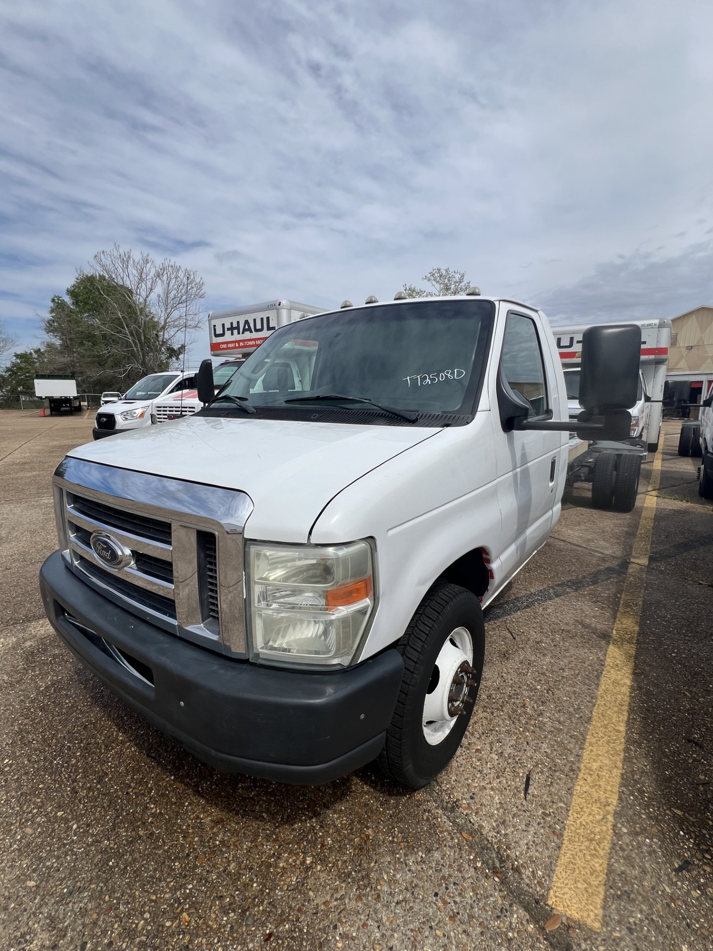 Used 2011 20 ' Cab and Chassis for sale