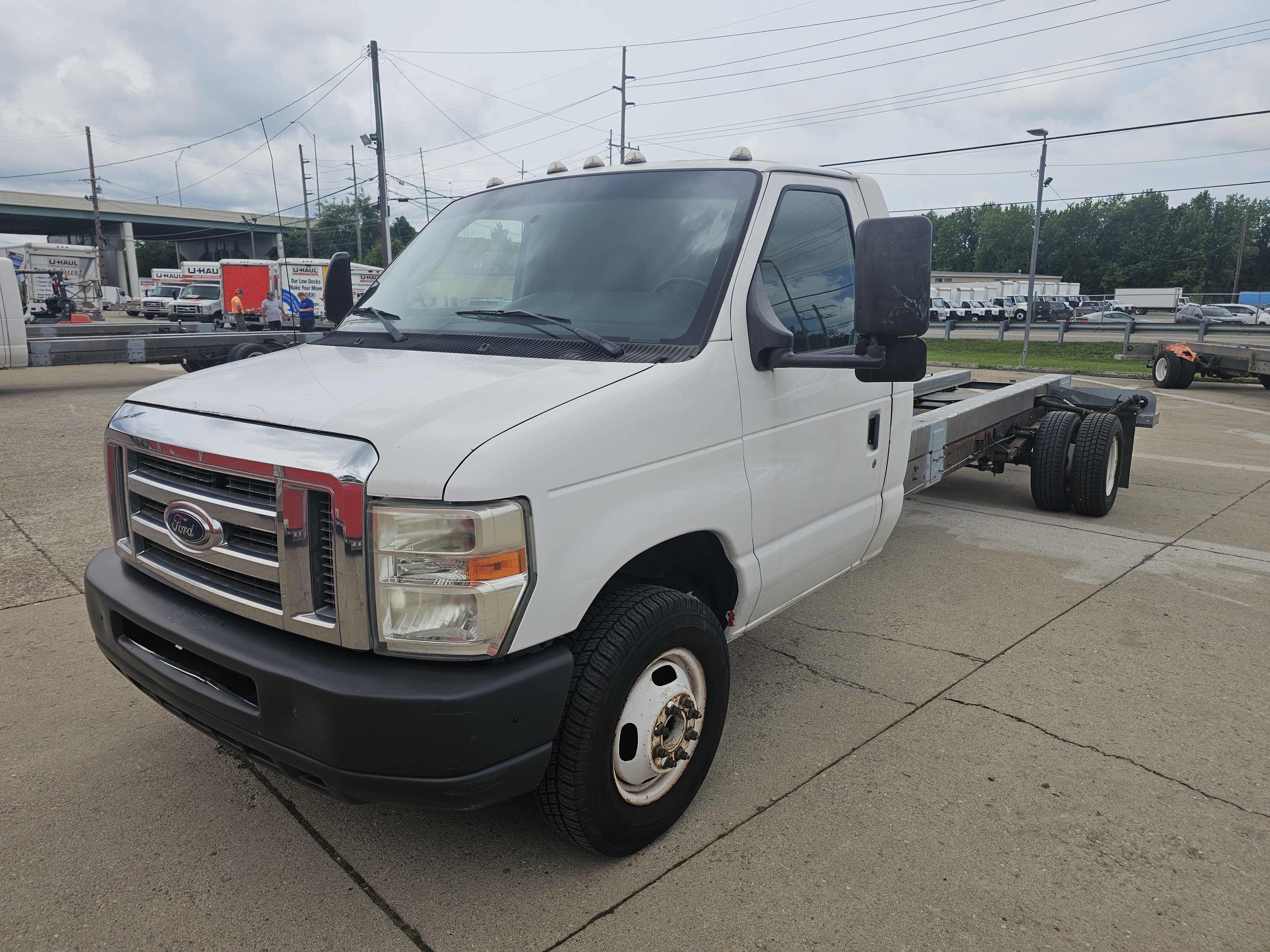 Used 2011 20 ' Cab and Chassis for sale