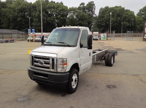 Used 2012 20 ' Cab and Chassis for sale