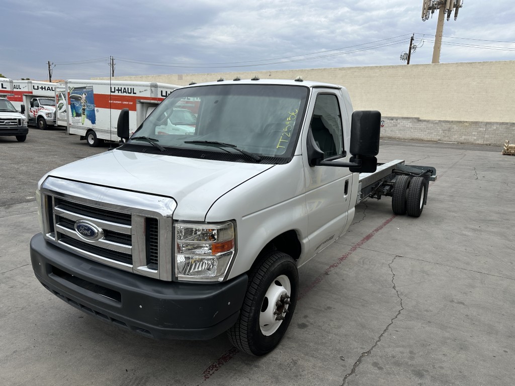 Used 2012 20 ' Cab and Chassis for sale