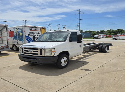 Used 2012 20 ' Cab and Chassis for sale