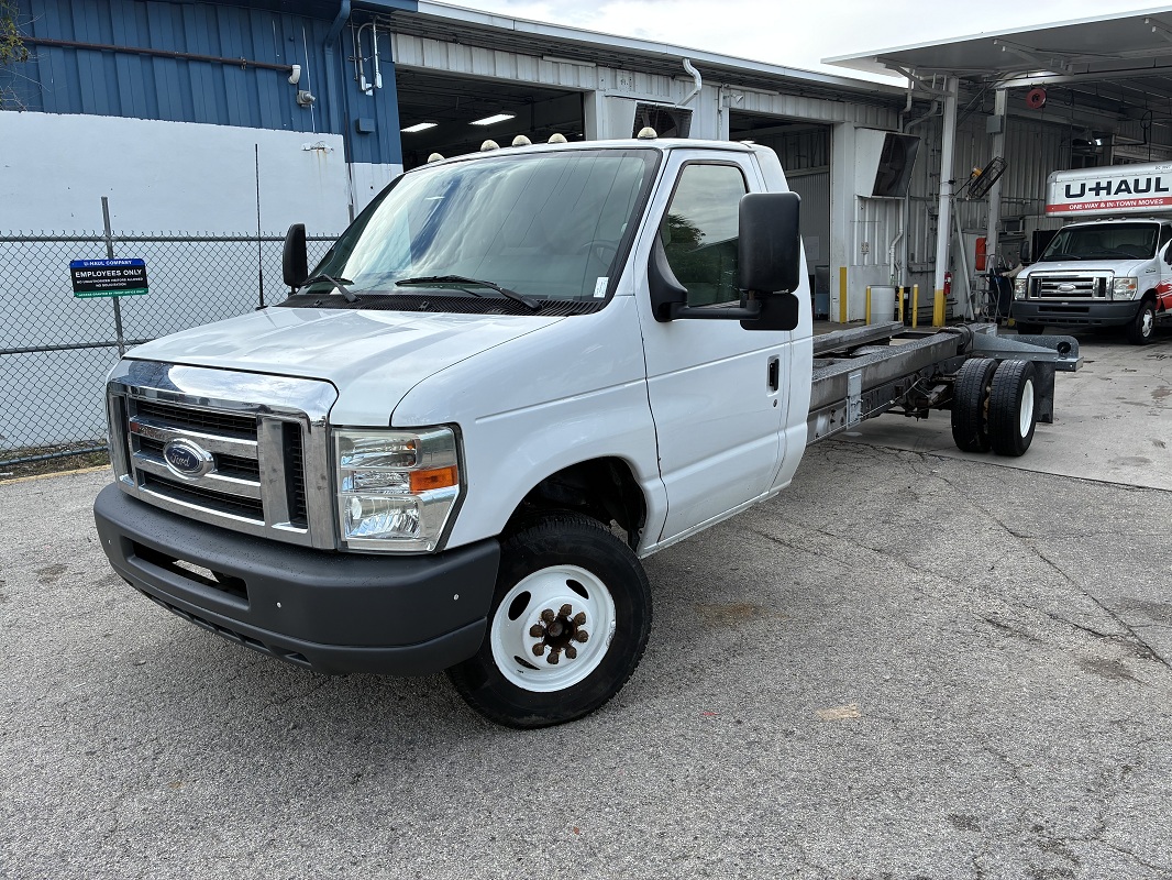Used 2012 20 ' Cab and Chassis for sale