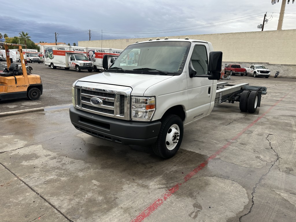 Used 2011 20 ' Cab and Chassis for sale