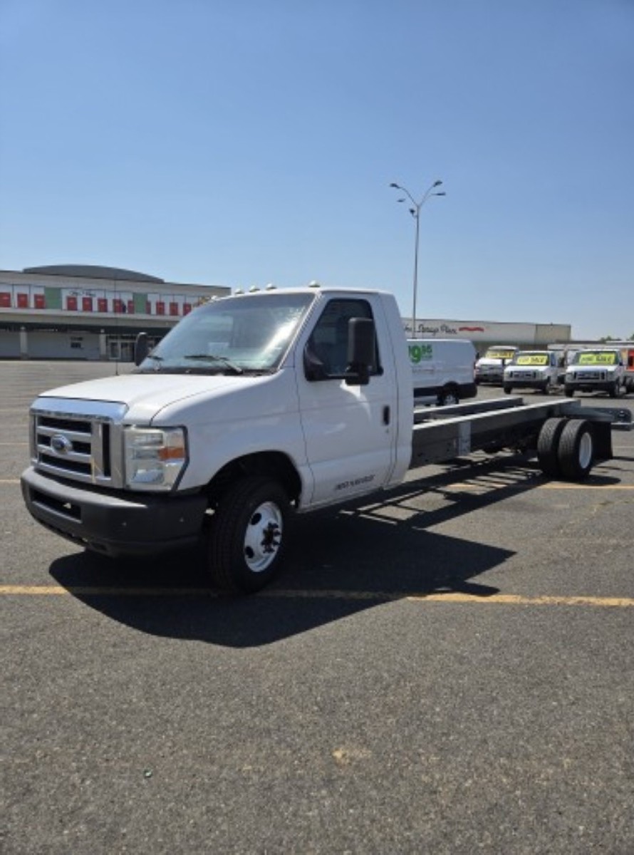 Used 2012 20 ' Cab and Chassis for sale
