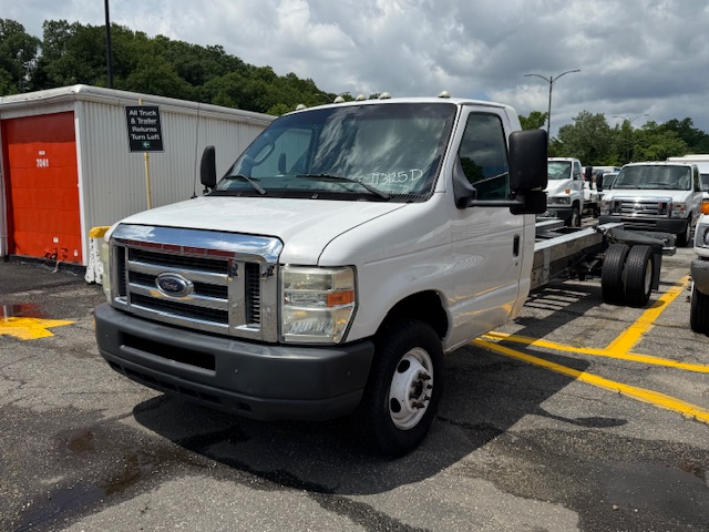 Used 2011 20 ' Cab and Chassis for sale