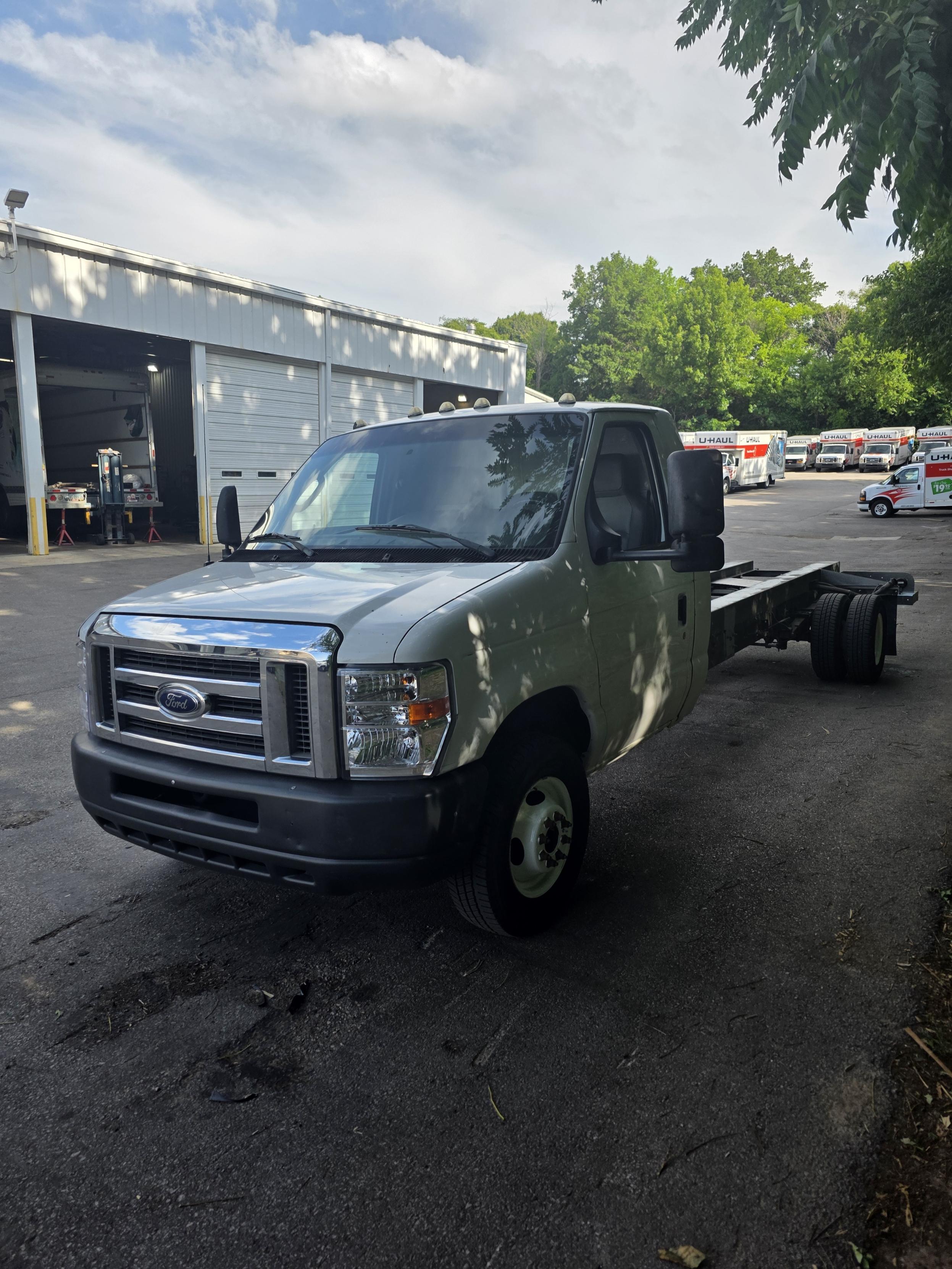 Used 2011 20 ' Cab and Chassis for sale